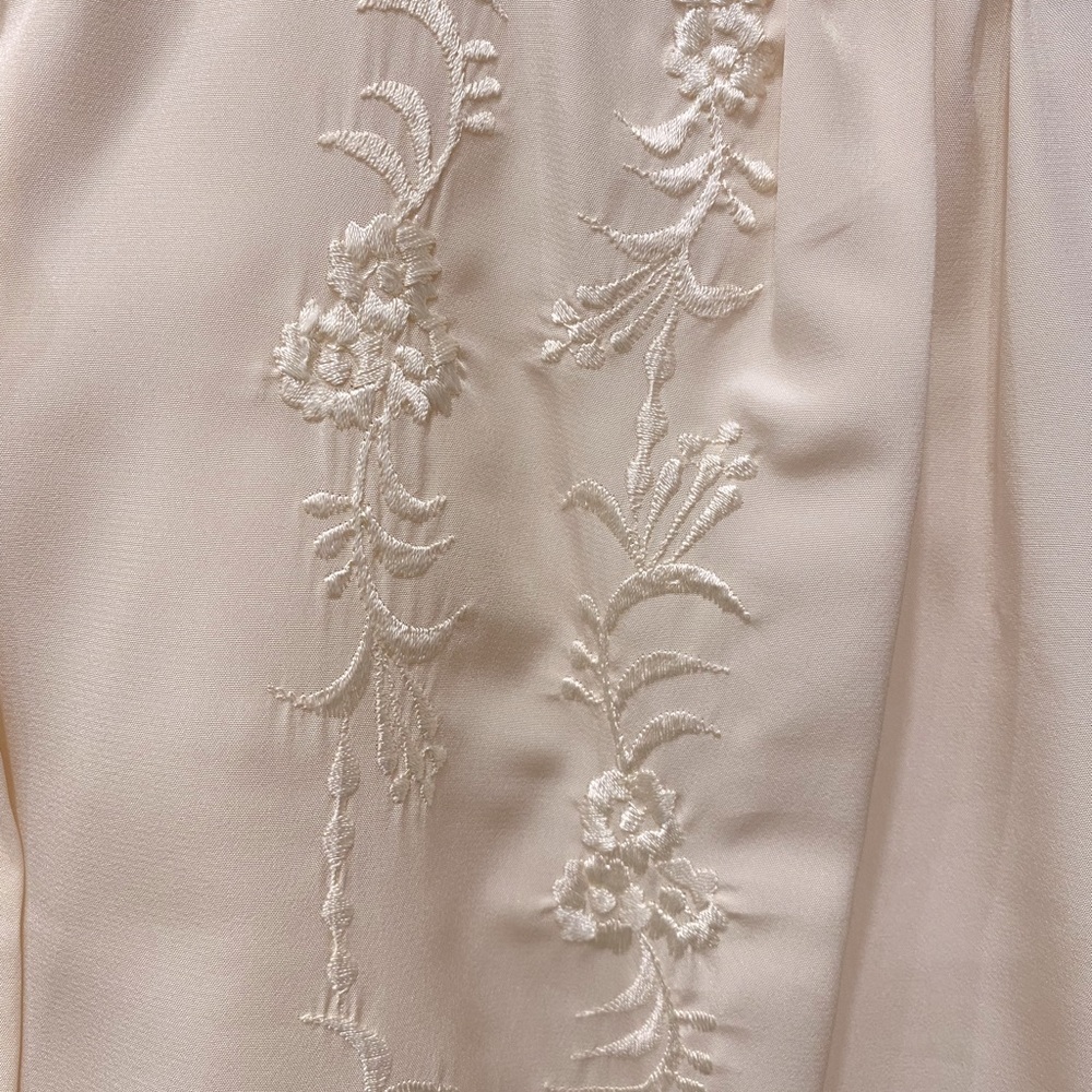 Vintage embroidered blouse!